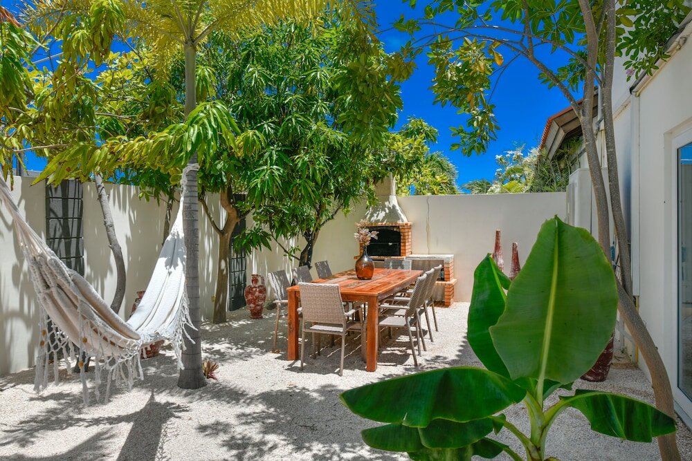 Pool side villa 3 with Private Garden Hot Tub XXL