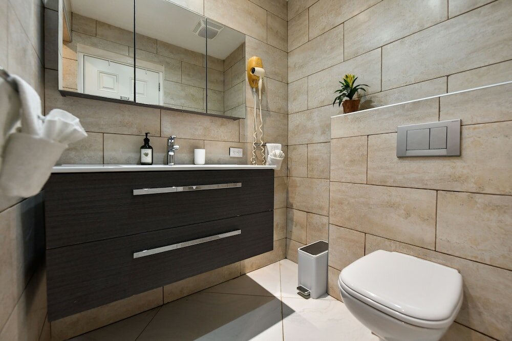 Pool side villa 3 with Private Garden Hot Tub XXL