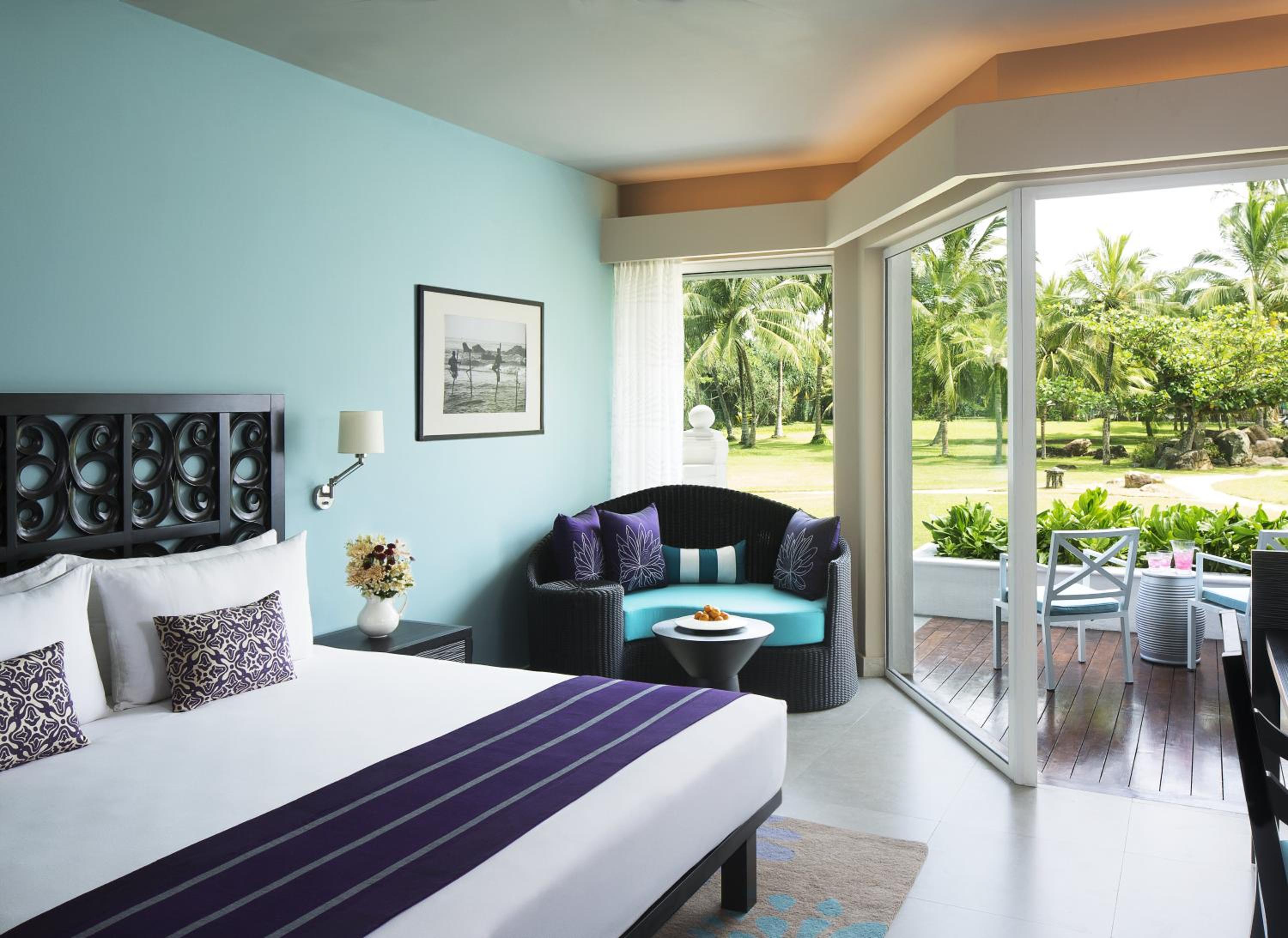 Deluxe Garden Terrace King Bed