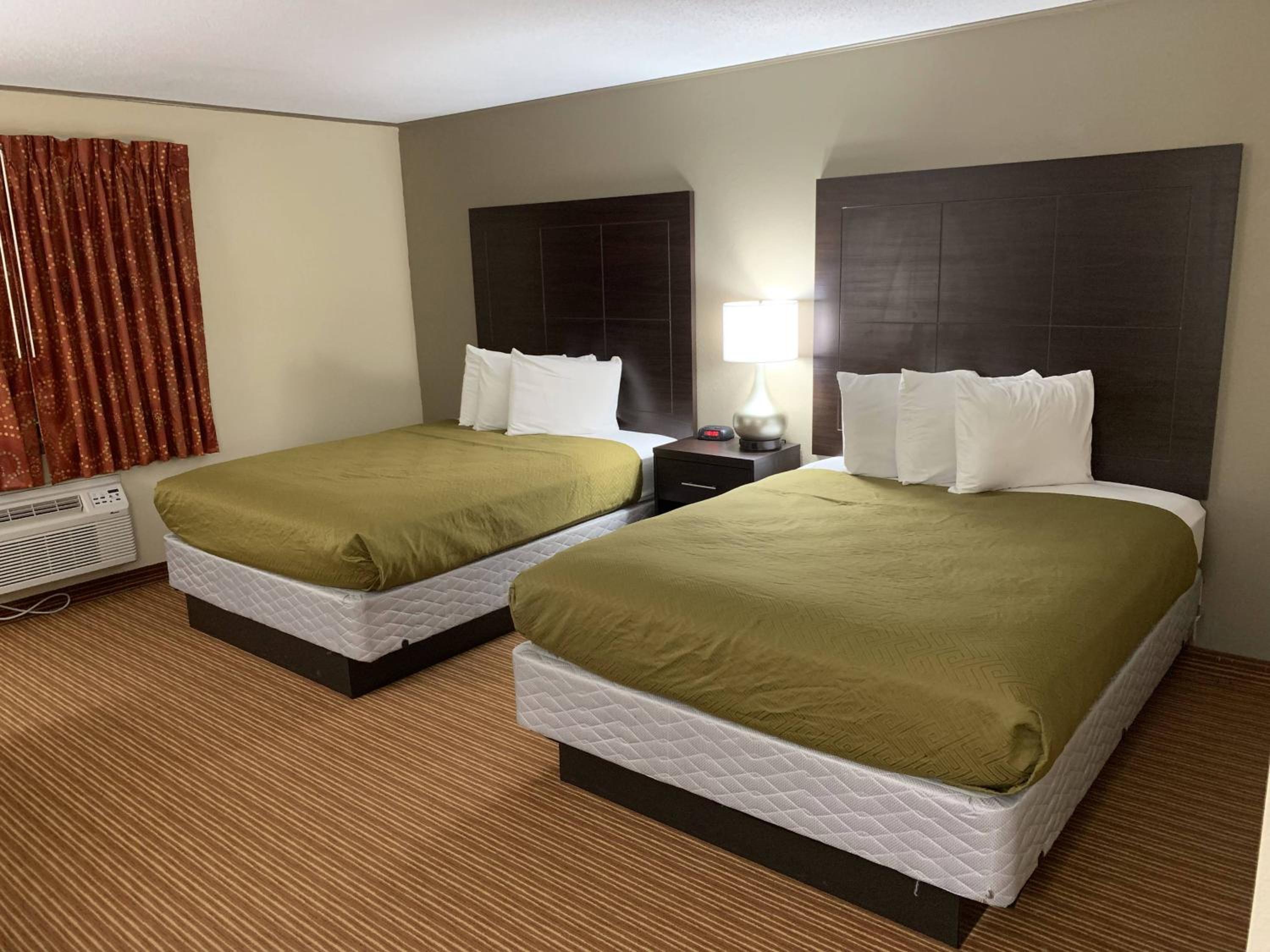 Queen Room With Two Queen Beds - Non-Smoking