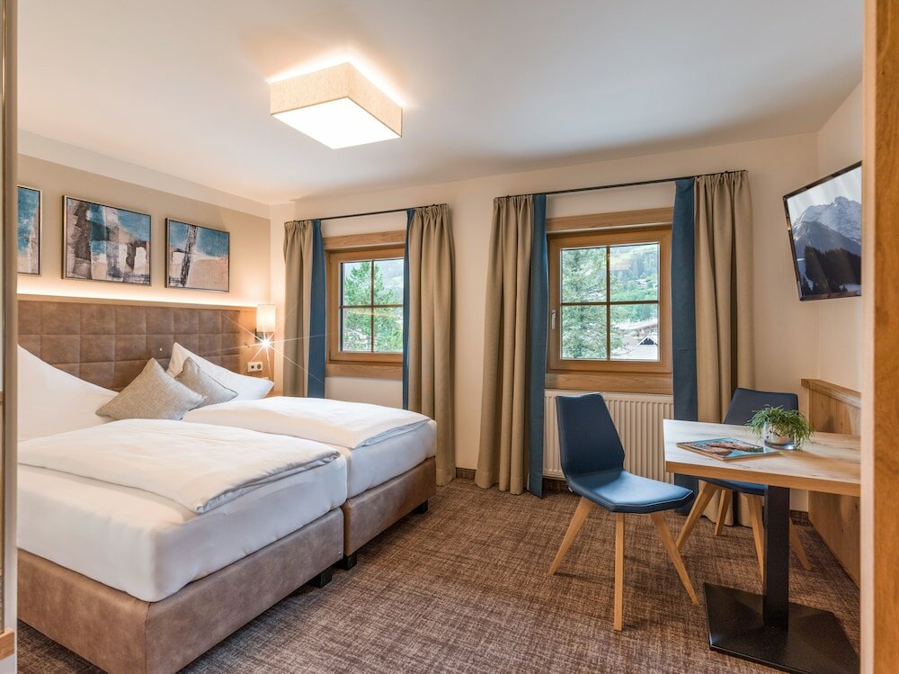 Double Room (S)