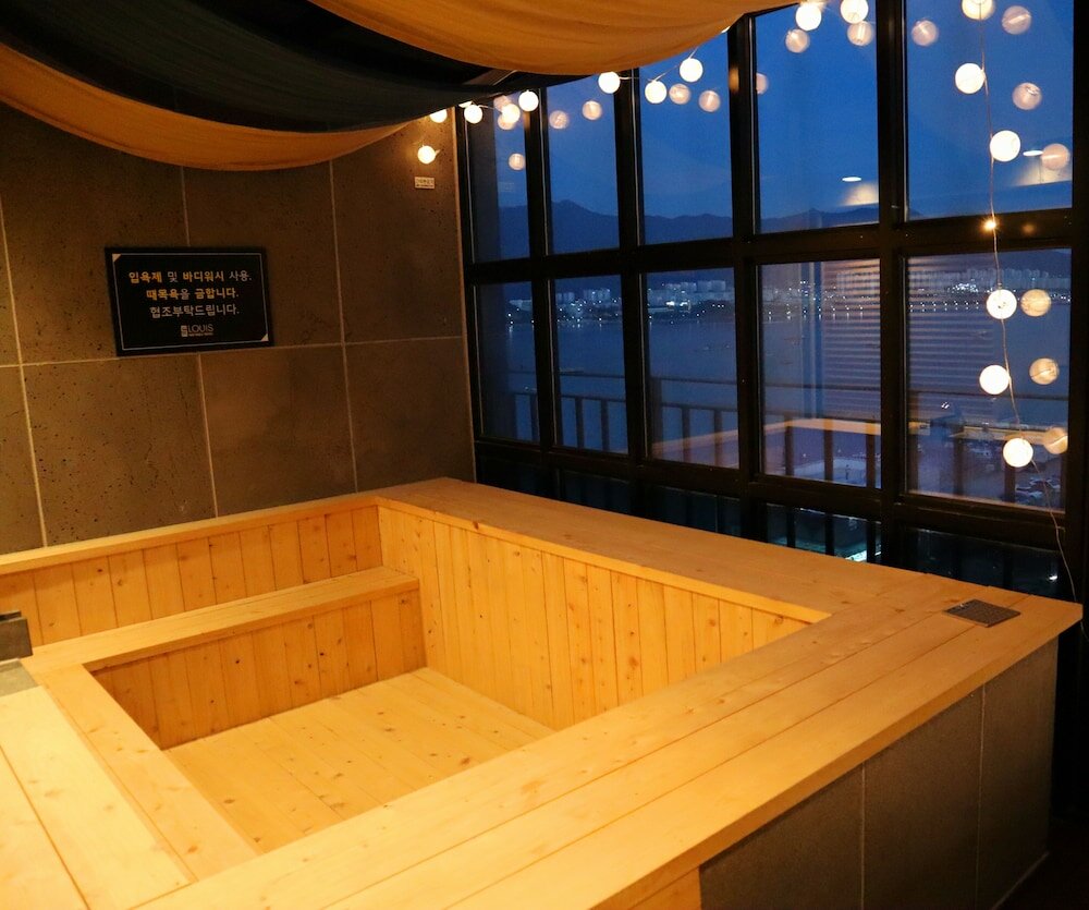 Royal Suite (Hot water - jacuzzi: extra charge)