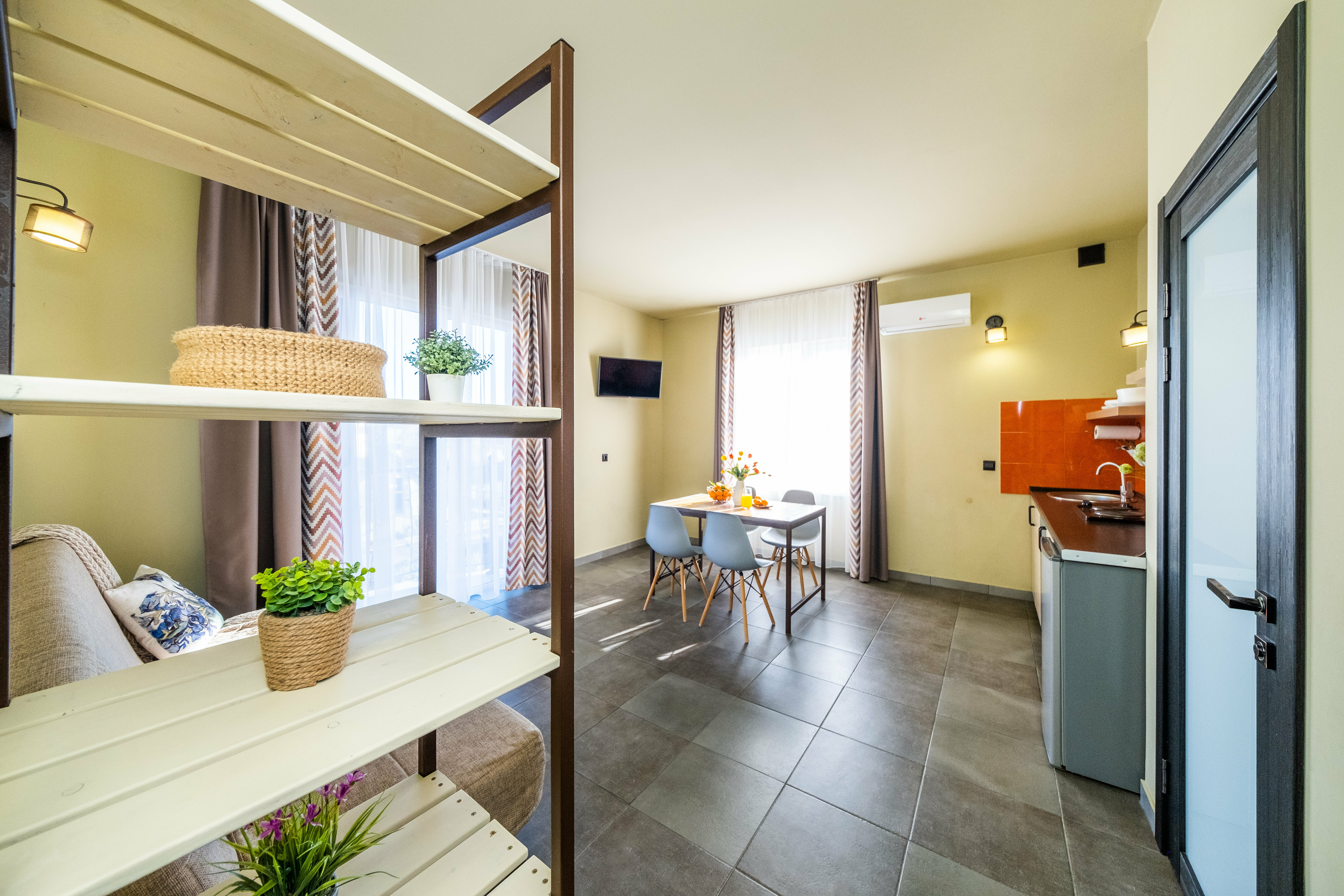 Cемейный номер с собственной ванной комнатой