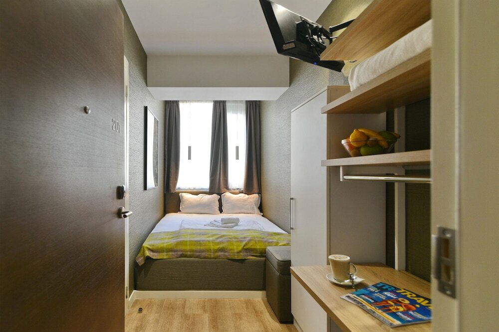 Economy Room