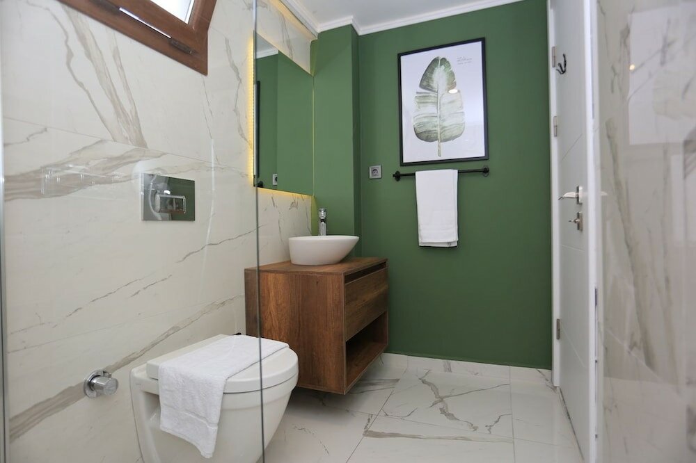 Deluxe Apartment, 2 Bedrooms, Kitchen, Partial Sea View