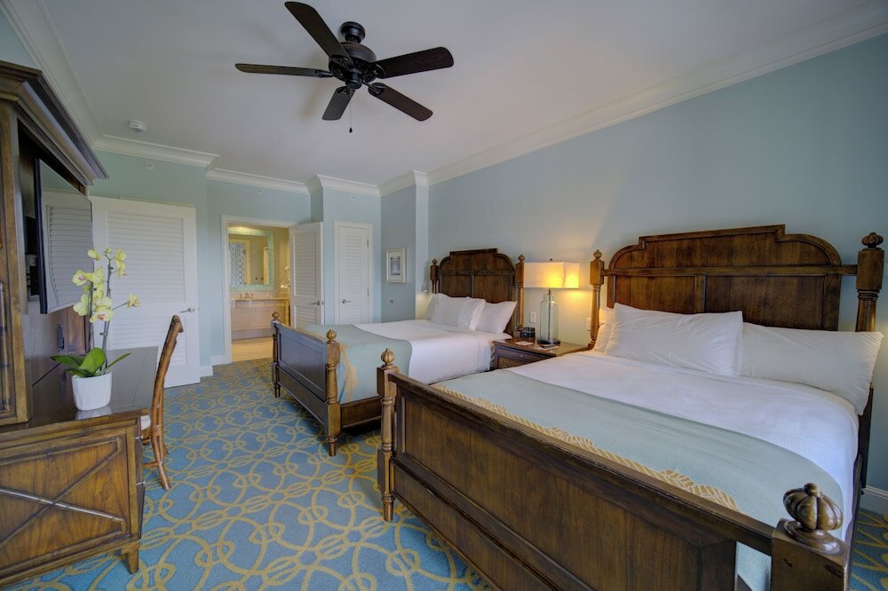 Suite, 1 Bedroom, Pool View (2 Queens)