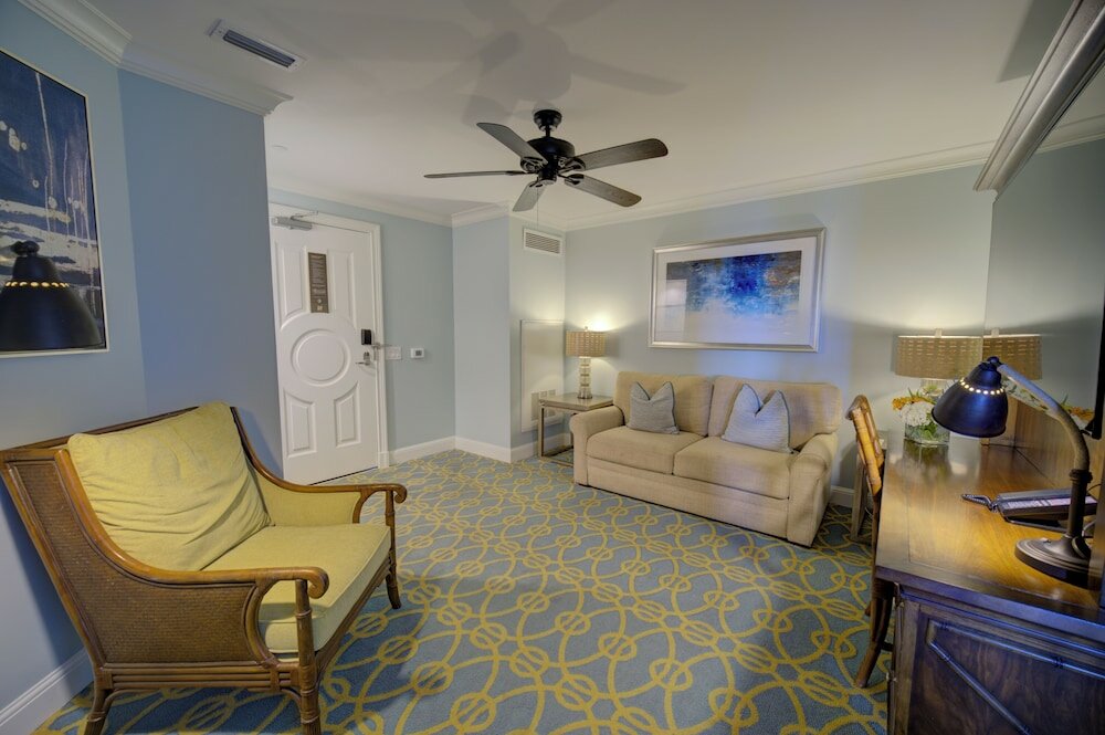 Suite, 2 Queen Beds, Accessible, Pool View