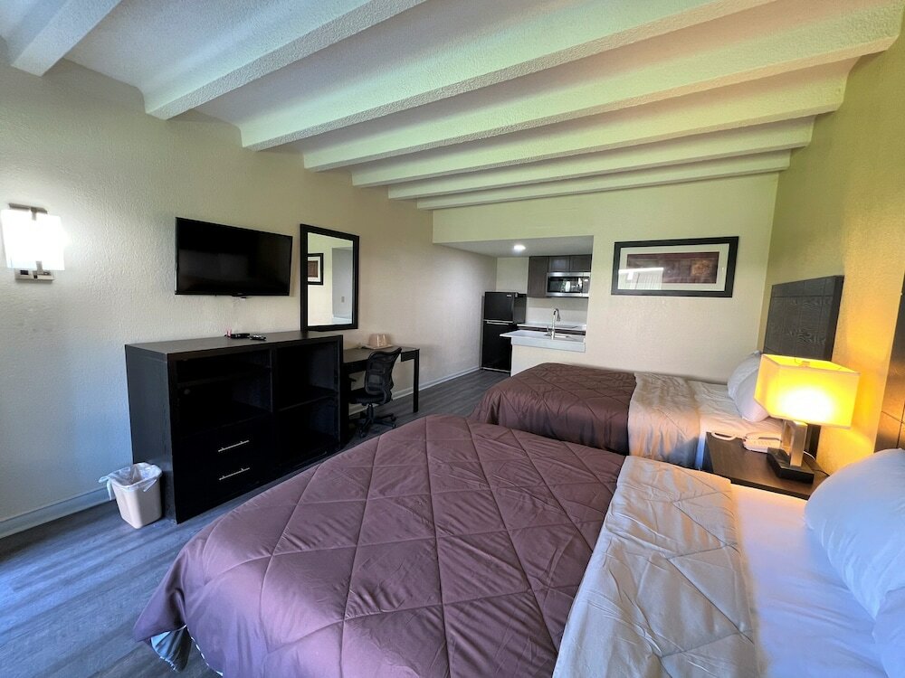 Deluxe Studio Suite, 2 Queen Beds, Non Smoking