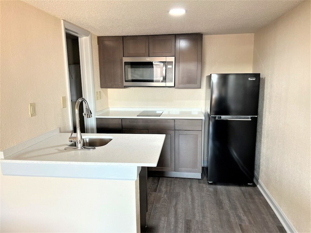 Deluxe Studio Suite, 1 King Bed, Non Smoking