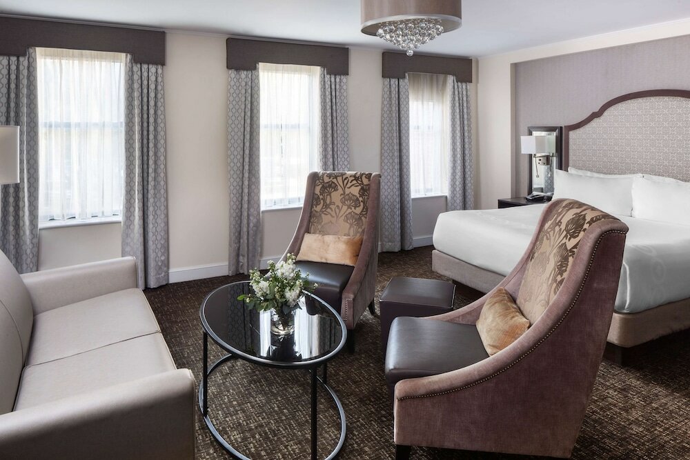 Studio Suite (Brownstone)