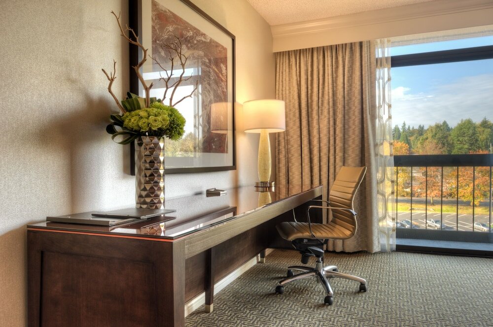 Junior Suite, 1 King Bed, Accessible, Bathtub