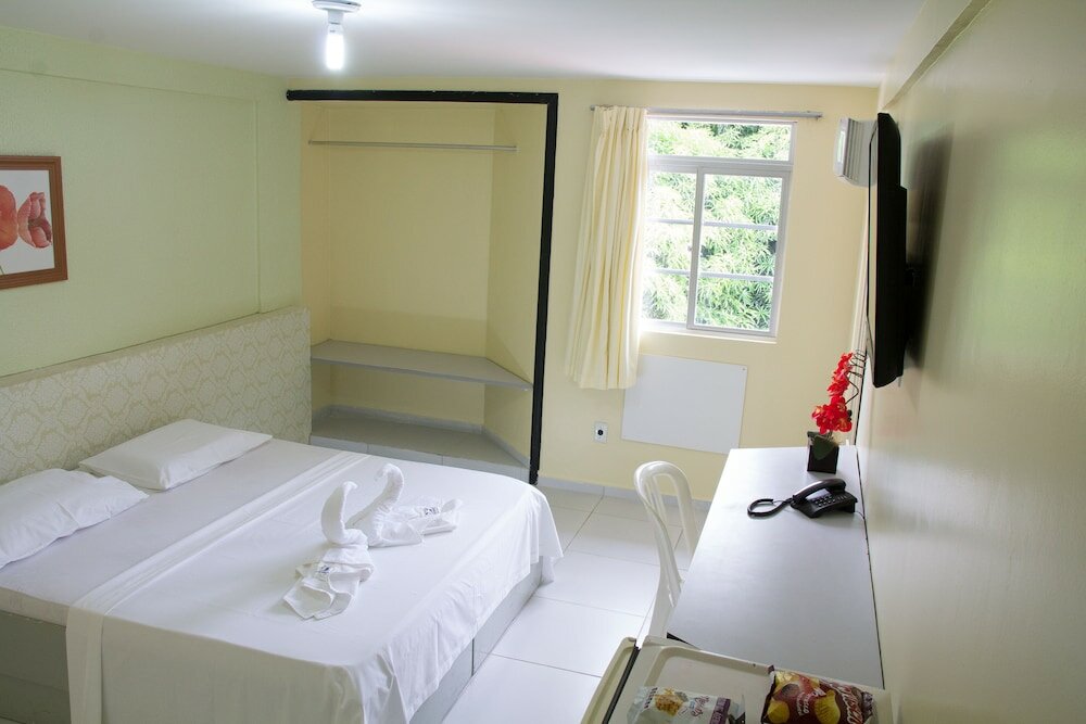 Quarto Duplo com cama casal