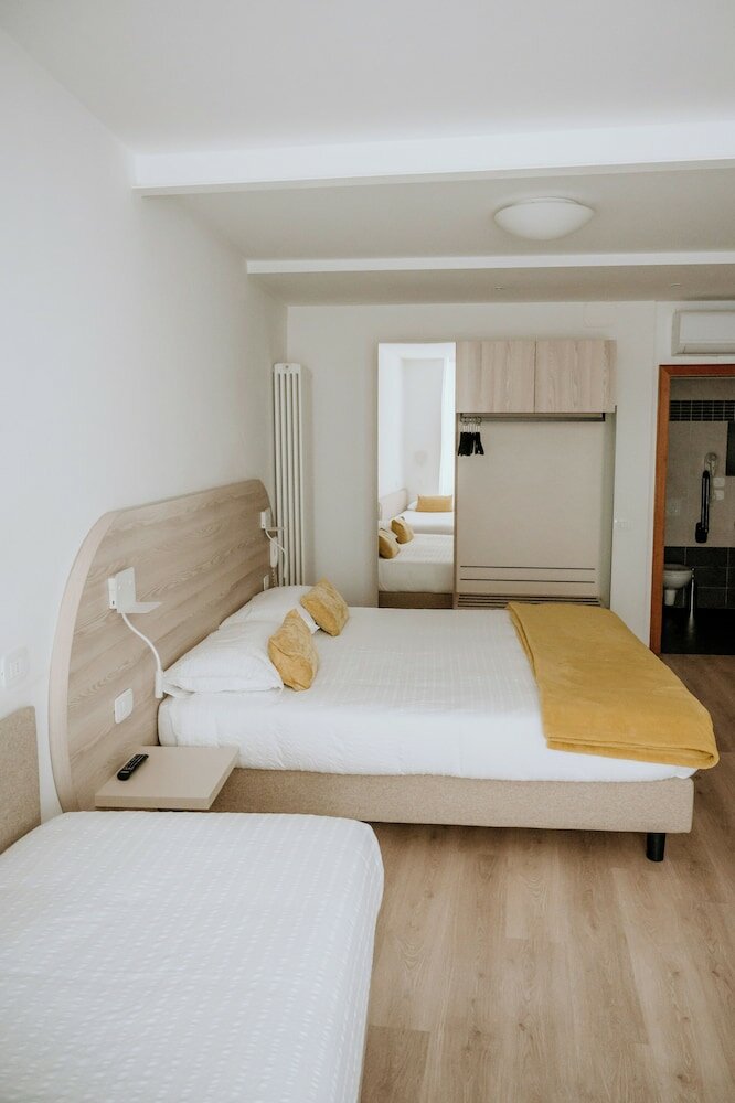 Comfort Quadruple Room, City View
