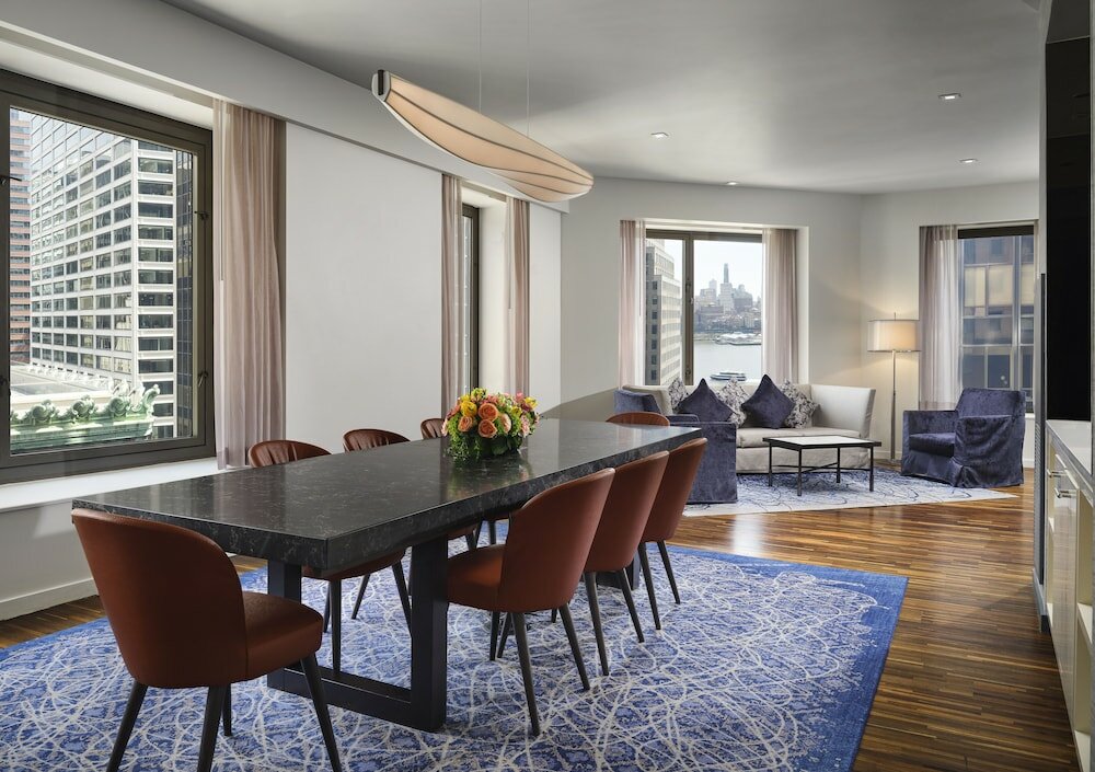 Premium Suite (Centric, Large Suite)