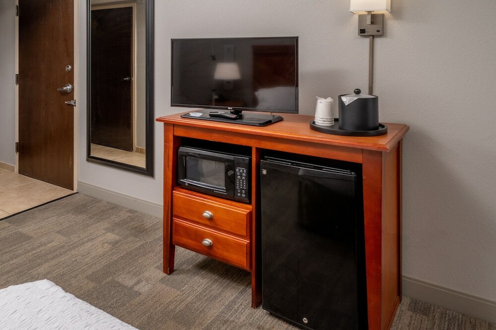 Room, 1 Queen Bed, Accessible, Bathtub
