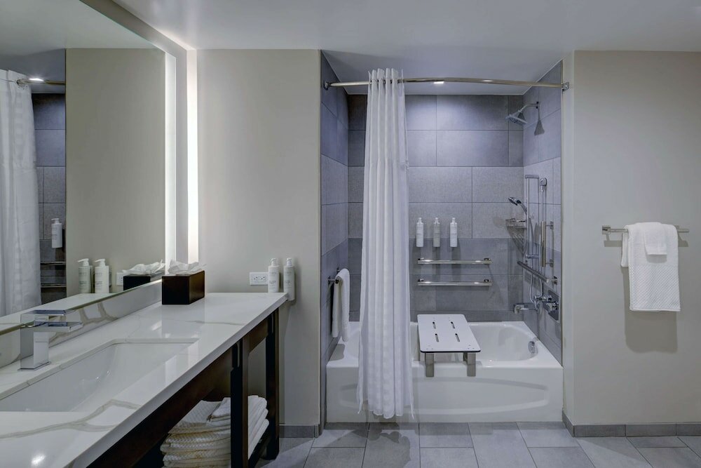 Suite, 1 King Bed, Accessible, Bathtub (Mobility & Hearing)