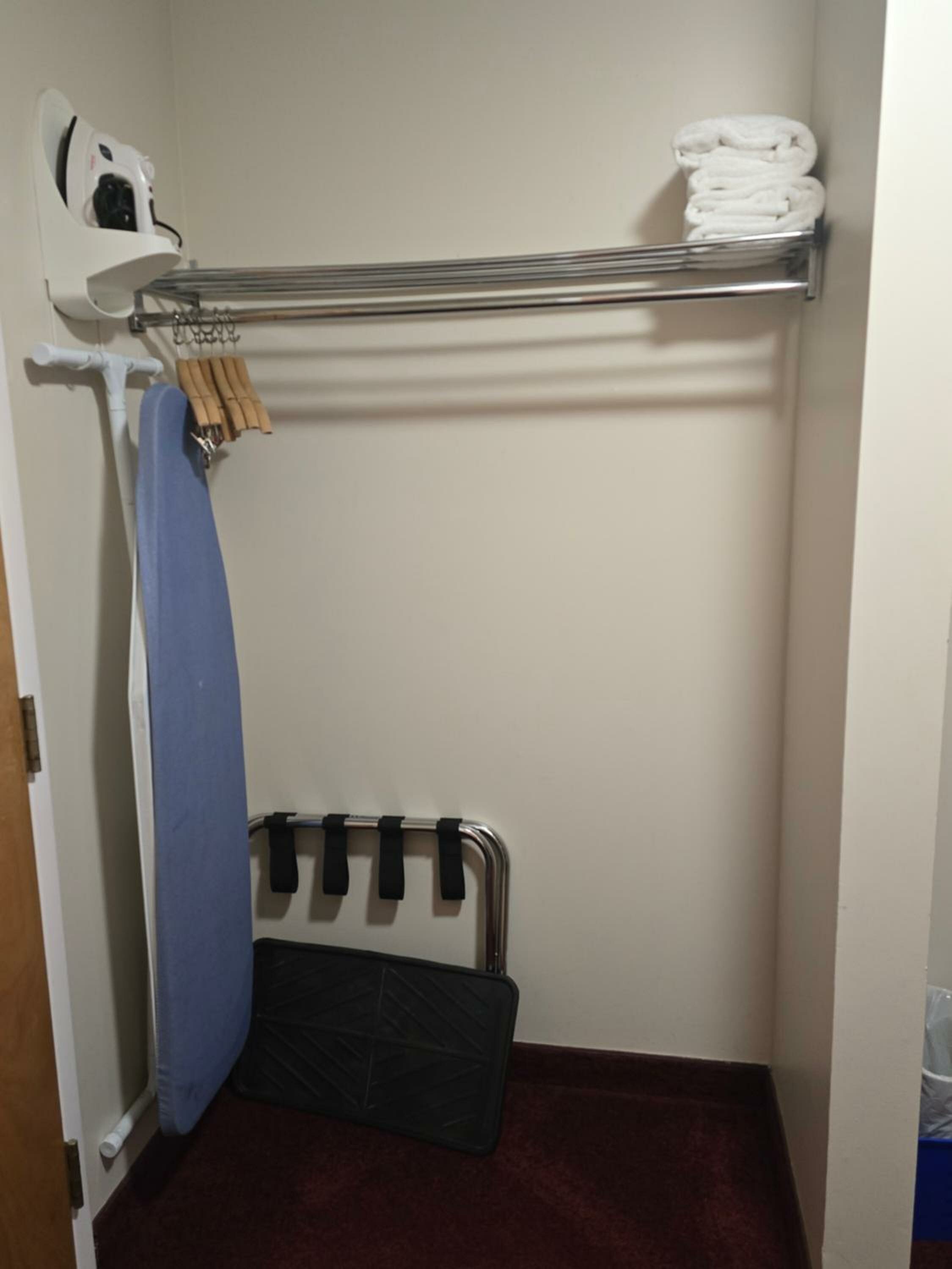 Queen Room with Two Queen Beds - Hallway Pool Access/Non-Smoking