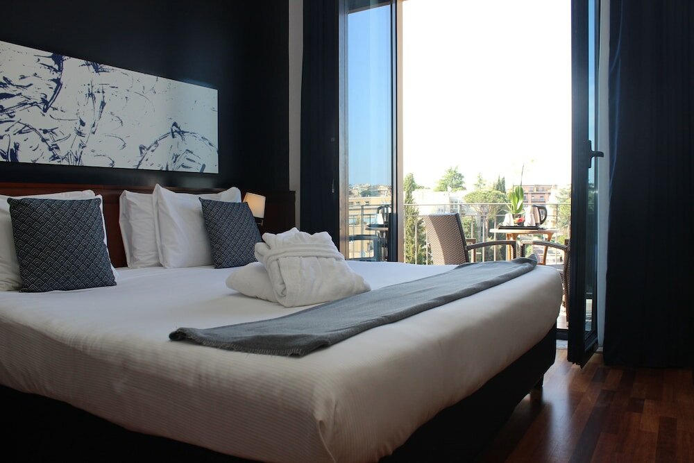 Studio Suite, Balcony, Garden View