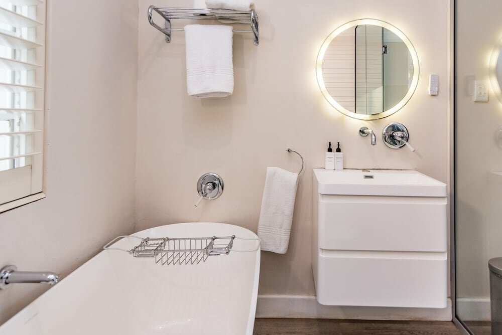 Executive Room, 1 King Bed, Non Smoking, Pool View