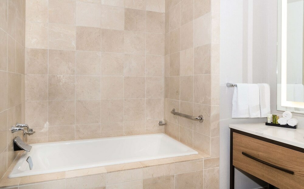 executive2- rooms suite,1 king bed with one sofabed,business lounge access