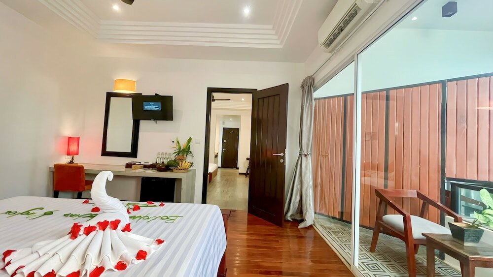 Family Studio Suite, Pool View (Free Bus Station Pick up)