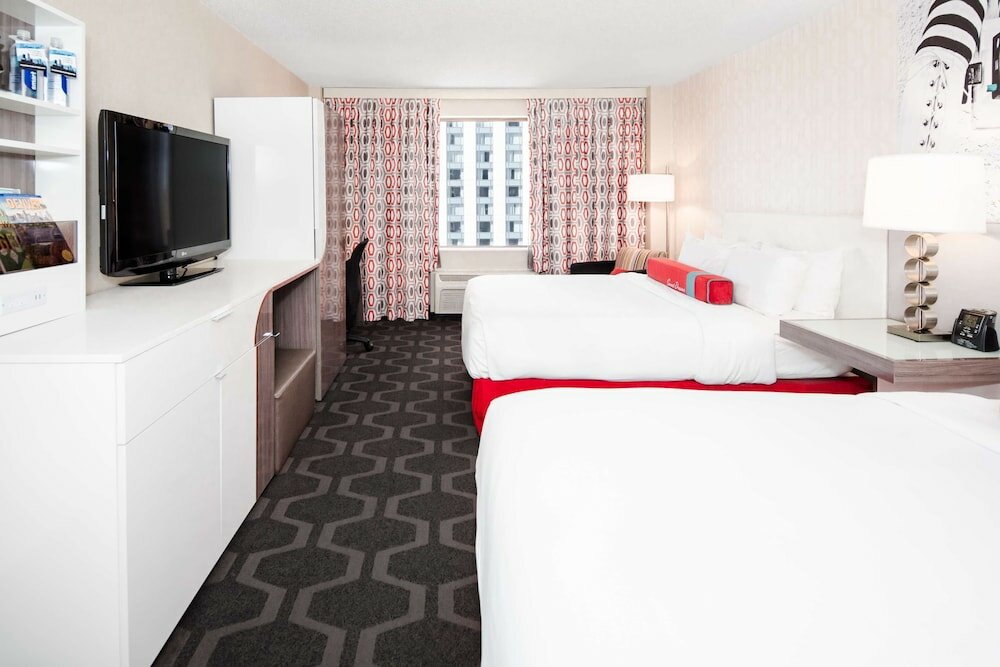 Room, 2 Queen Beds, Mountain View