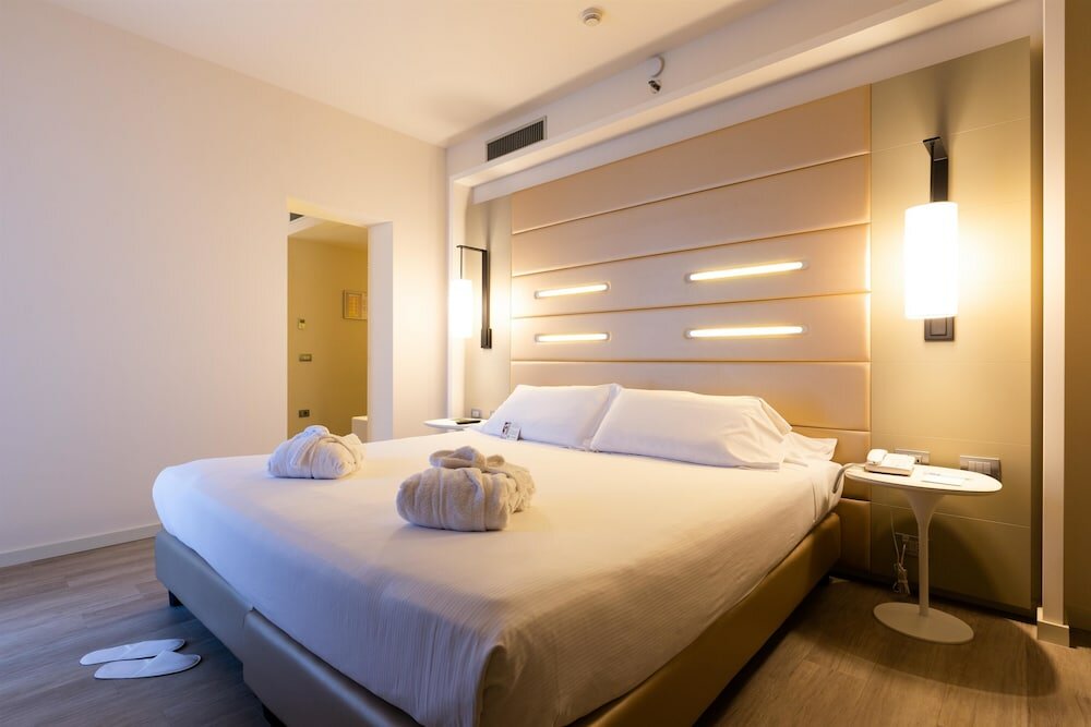 Junior Suite, 1 King Bed (Living Room;with Single Sofabed)