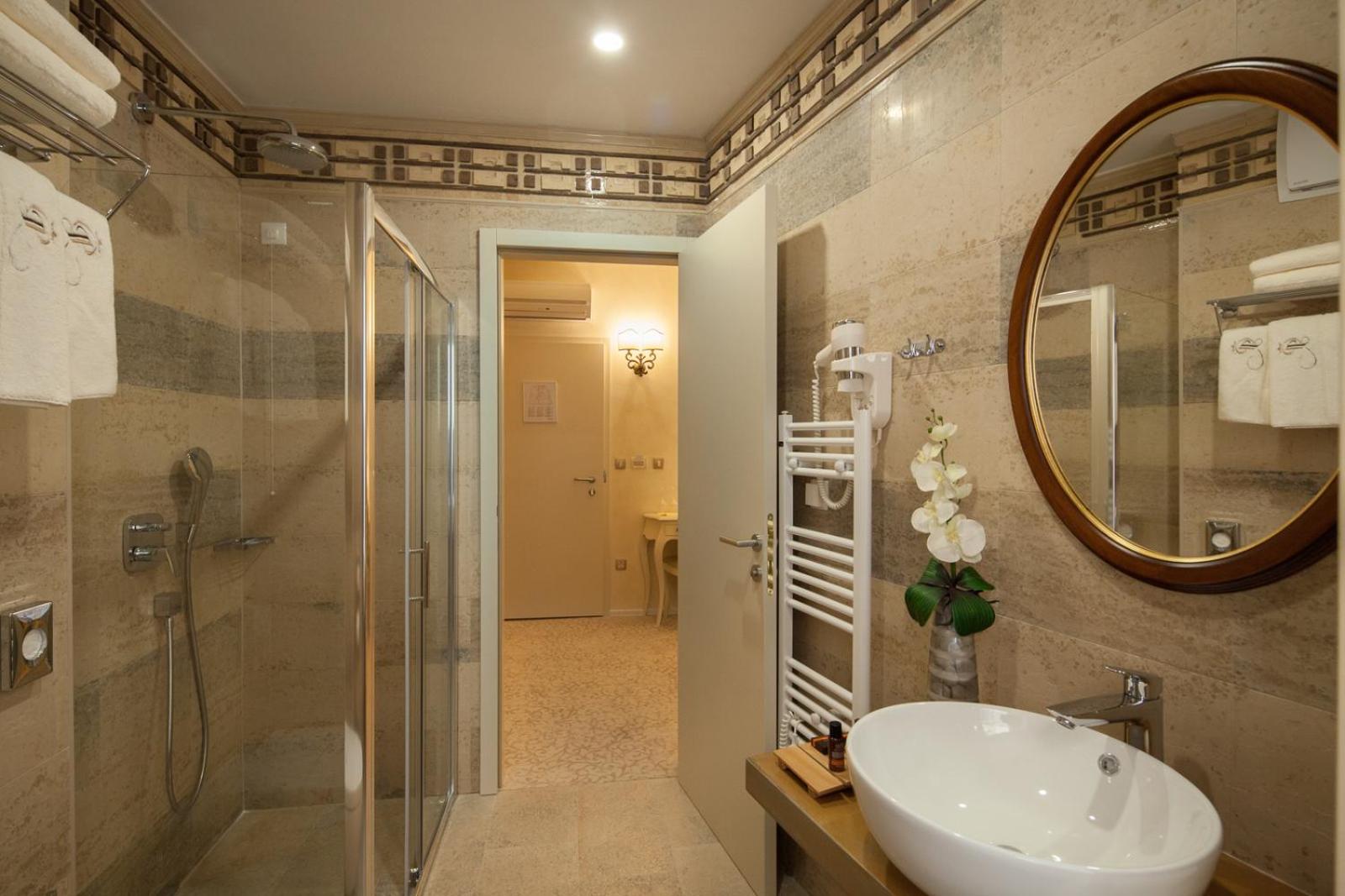 Superior Comfort Room
