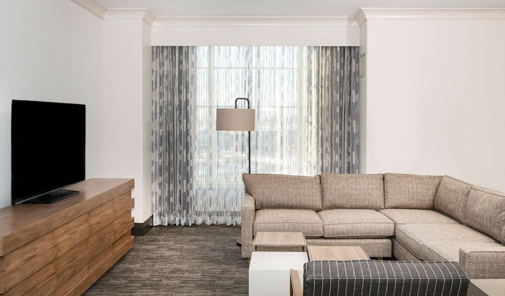 presidential suite,1king bedroom, one queen bedroom, business lounge access