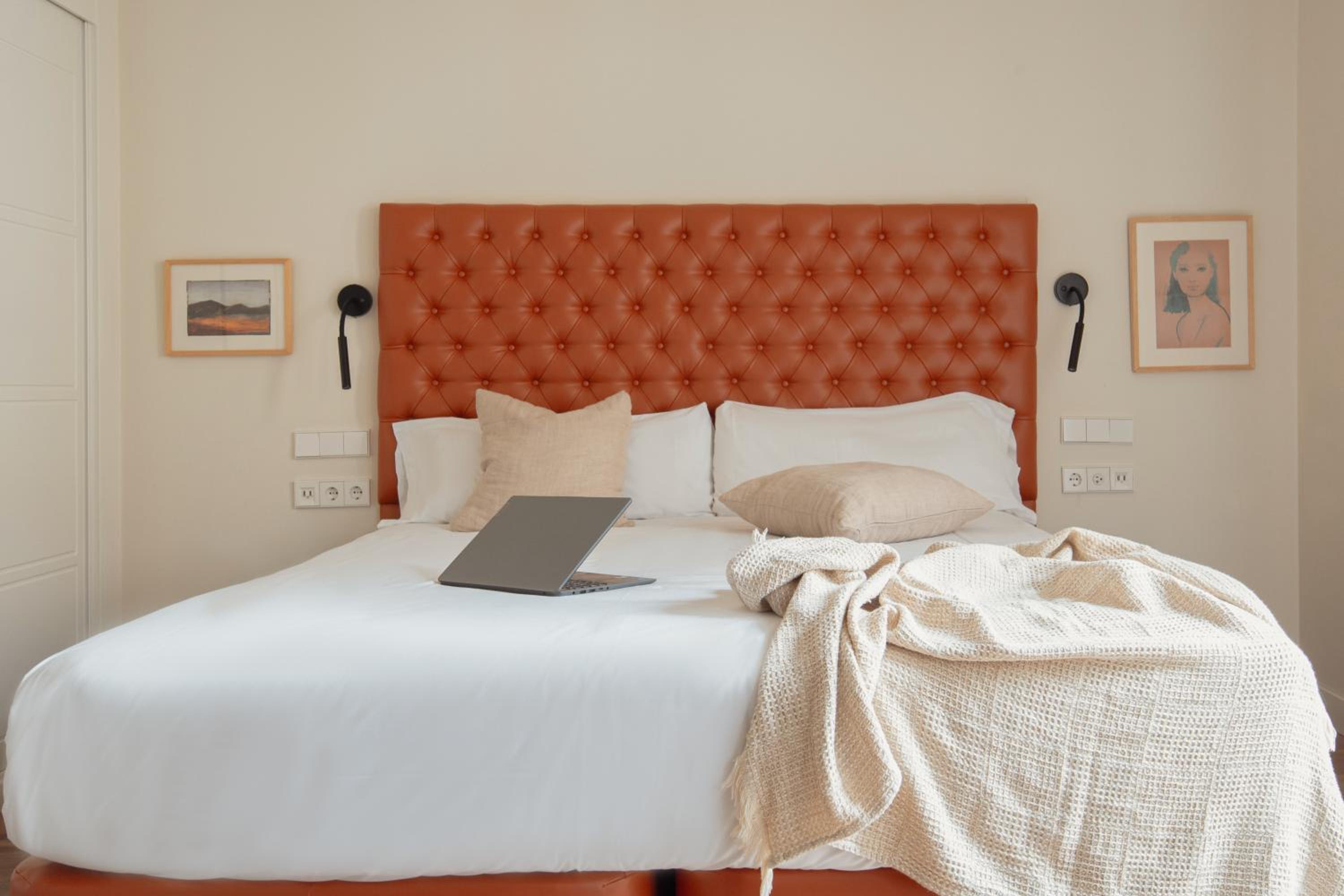 One-Bedroom Deluxe Apartment