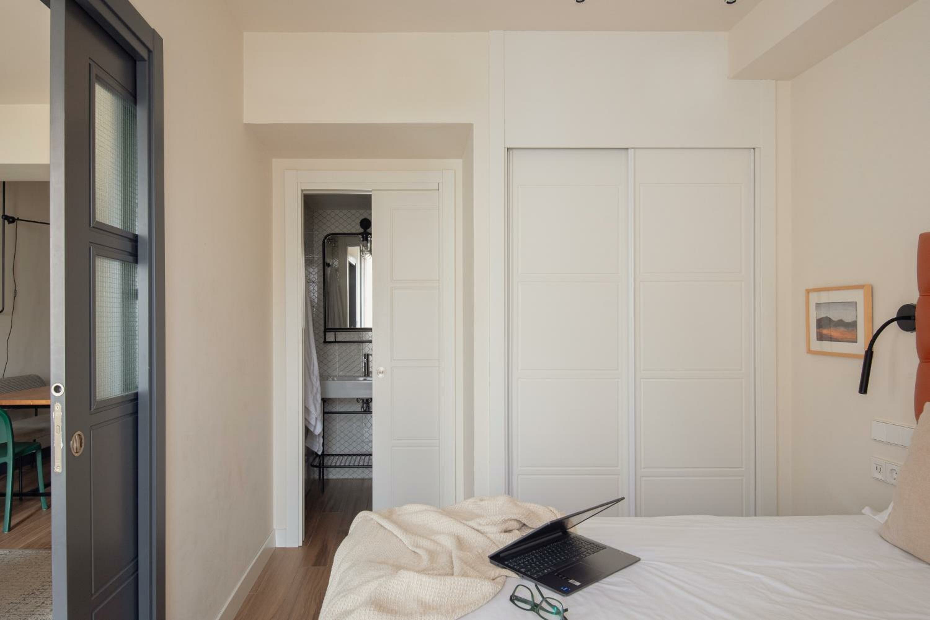 One-Bedroom Deluxe Apartment