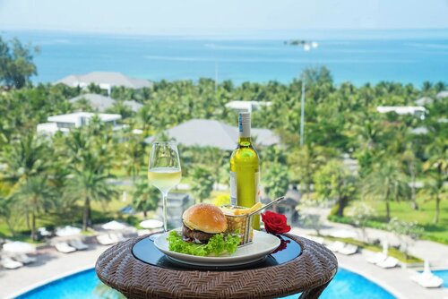 Люкс, вид на море в Radisson Blu Resort Phu Quoc