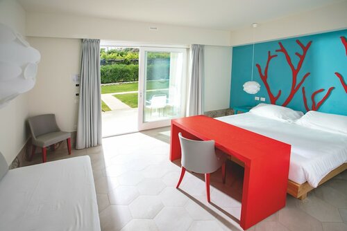 Улучшенный трехместный номер в Baia del Sole Resort