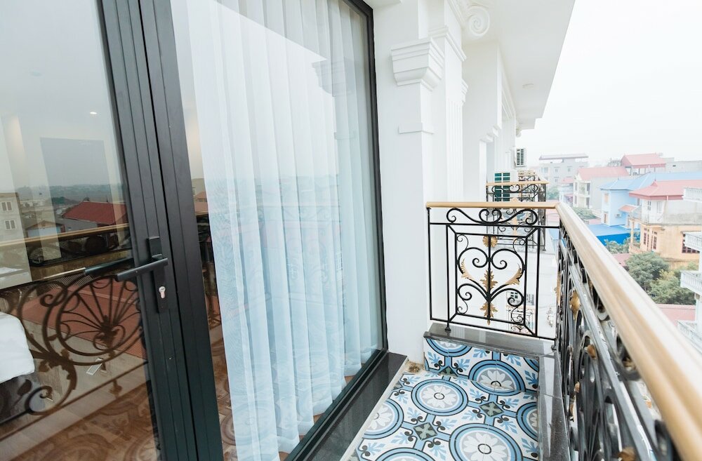 Executive Suite, Balcony
