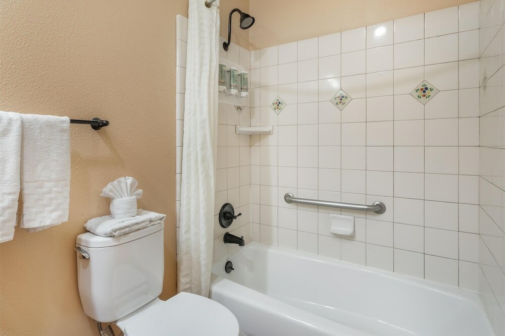 Suite, Multiple Beds, Non Smoking, Jetted Tub