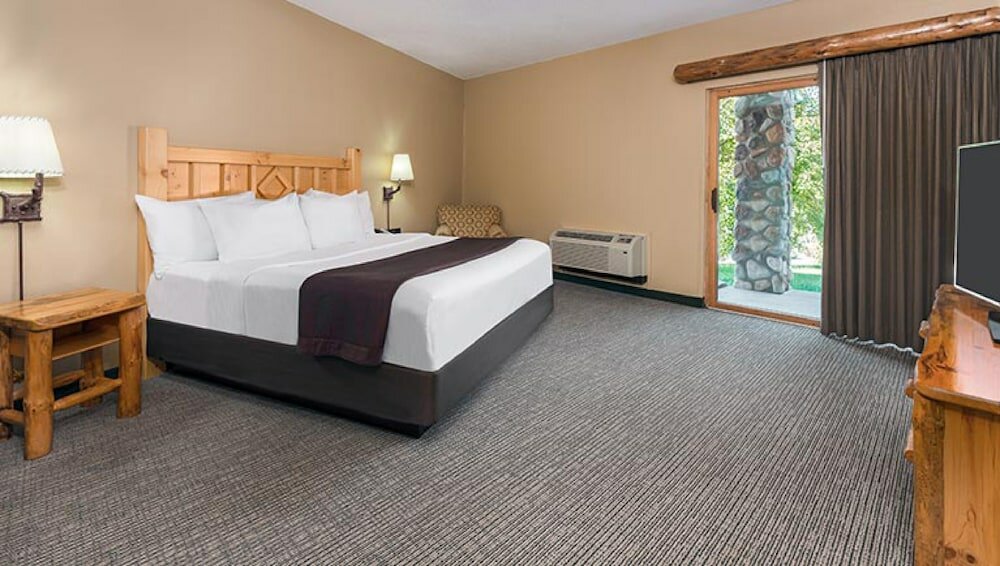 Majestic Bear - Water Park Included