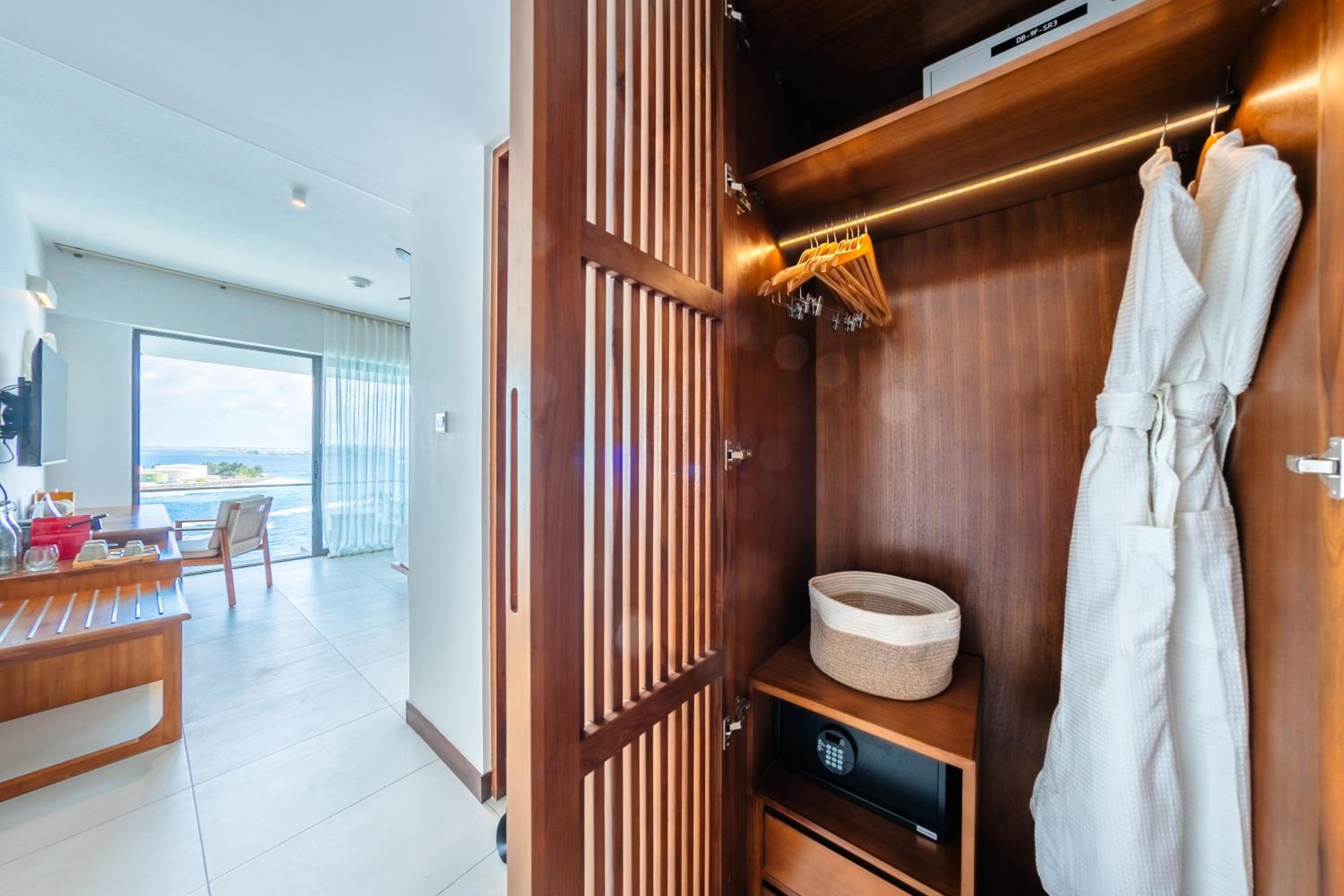 Interconnected Superior Ocean Front (Free Airport Transfer)