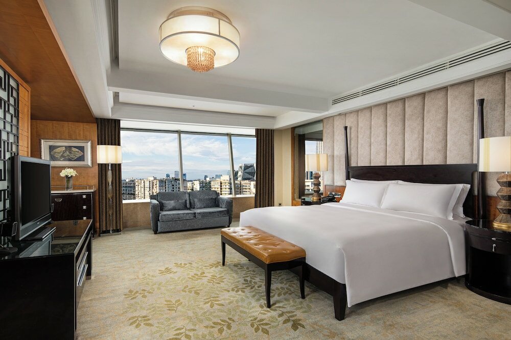 Junior Suite, 1 King Bed, Club Lounge Access
