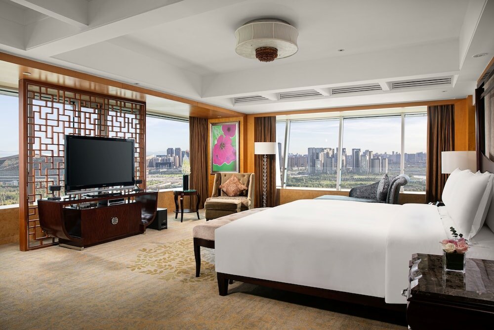 Junior Suite, 1 King Bed, Club Lounge Access