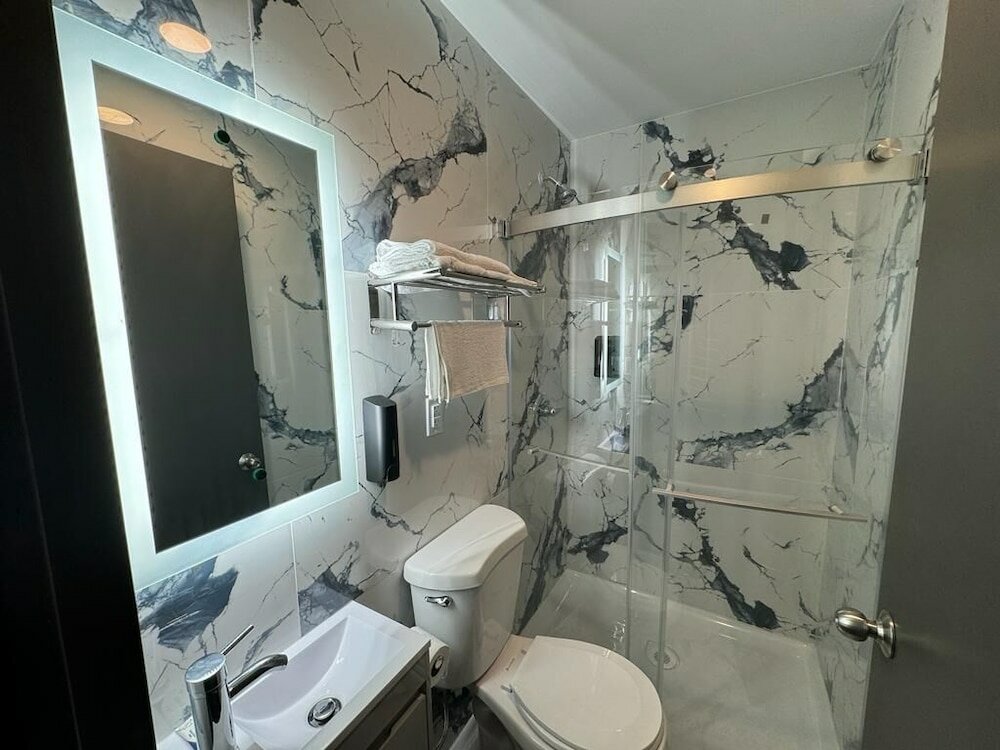 Economy Single Room, 1 Queen Bed, Non Smoking, Private Bathroom