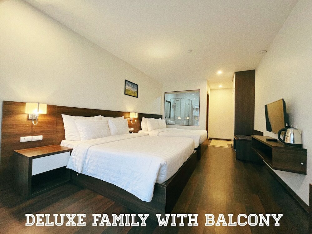 Family Room, 2 Queen Beds, Balcony, City View