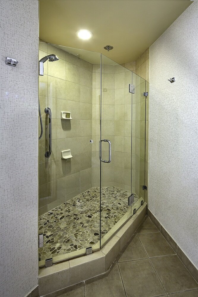 2 Room Suite, High Floor