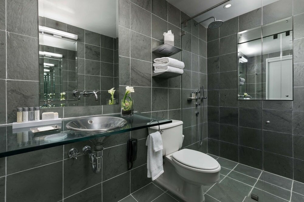 Deluxe Room, 1 Queen Bed, Mobility Accessible