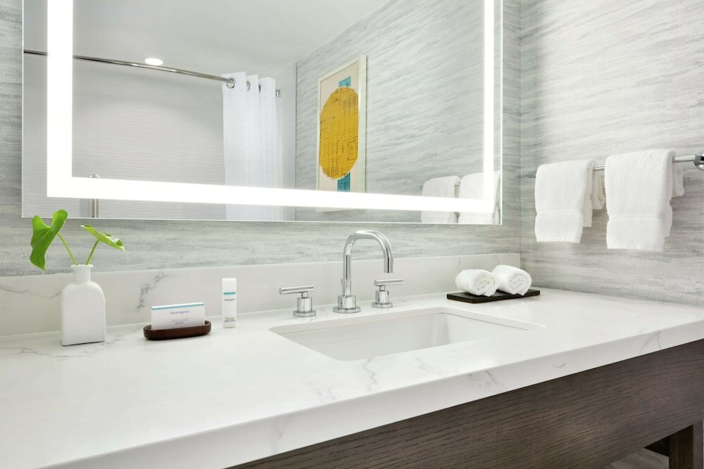 Room, 2 Queen Beds, Mountain View