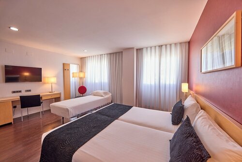 Семейный номер (2 adults and 1child) в Hotel Civis Luz Castellón