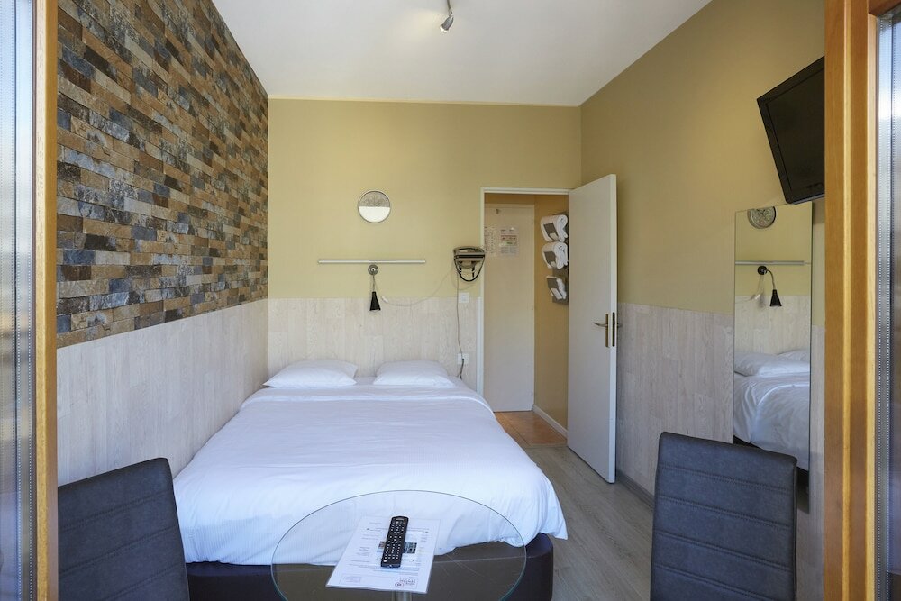 Basic Double Room (Compact)