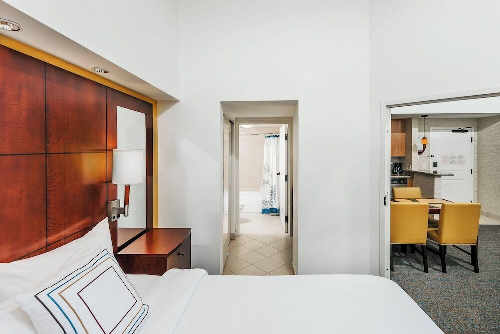 Studio, 1 King Bed with Sofa bed (Hearing Accessible)
