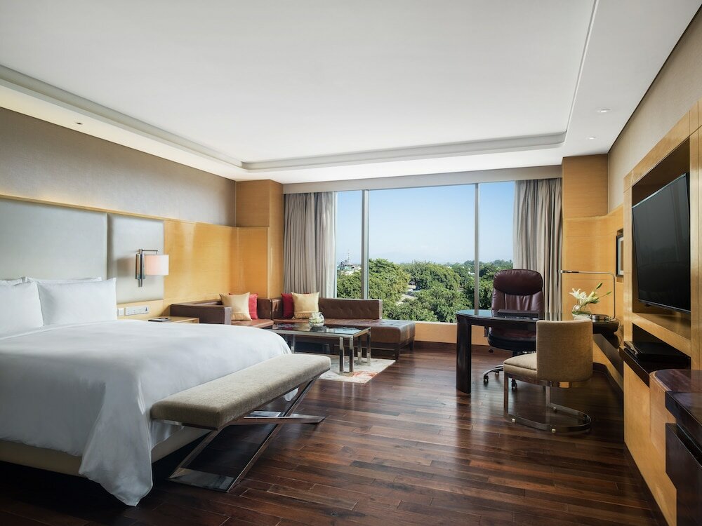 Executive Studio, 1 King Bed, City View