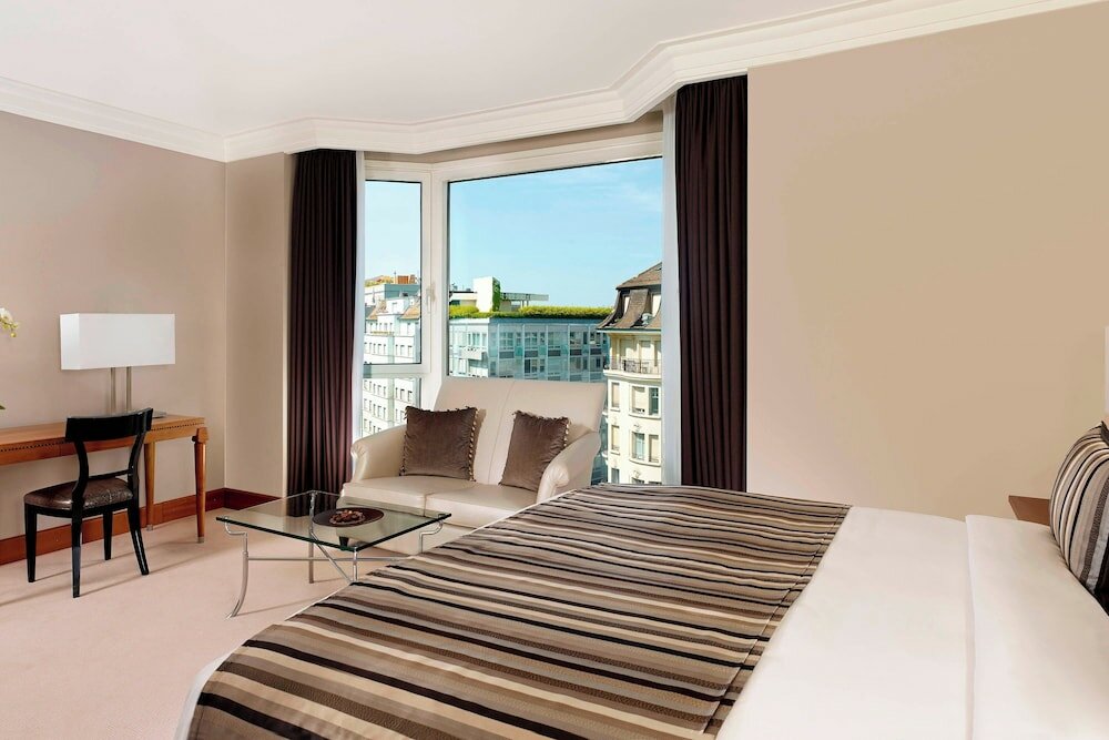 Executive Room, 1 King Bed, City View