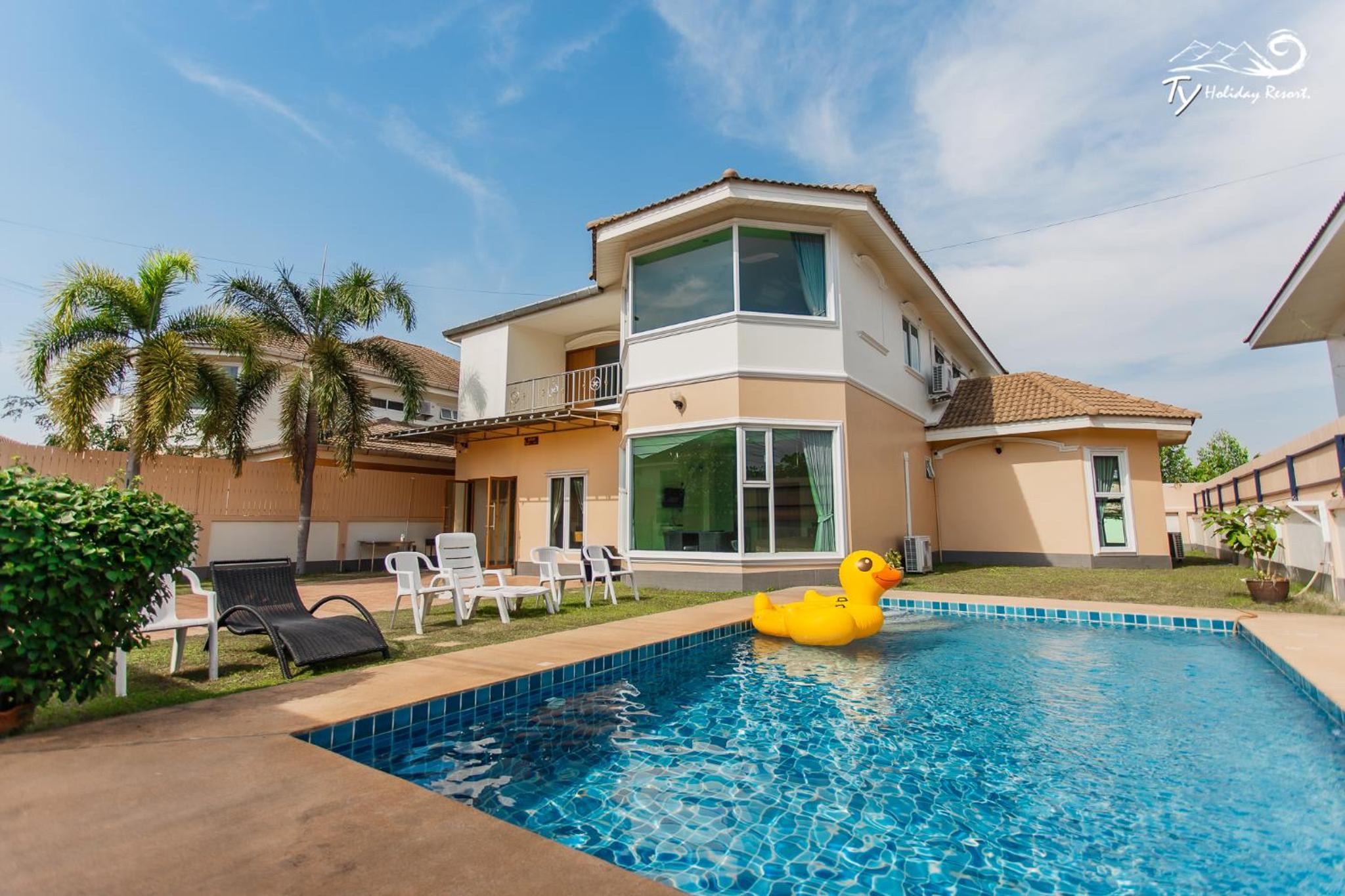 Seven-Bedroom Villa with Private Pool 236